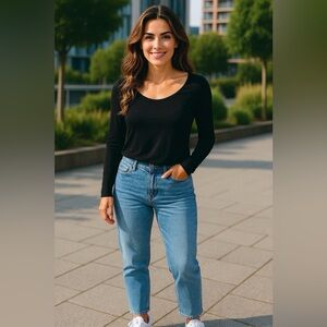 WHBMFORME Black V-Neck top in Sz S, may be ExS to S